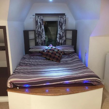 Top Floor In Beautiful Home Weymouth Dış mekan fotoğraf